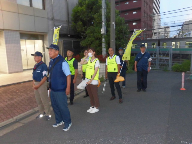 西口を出発