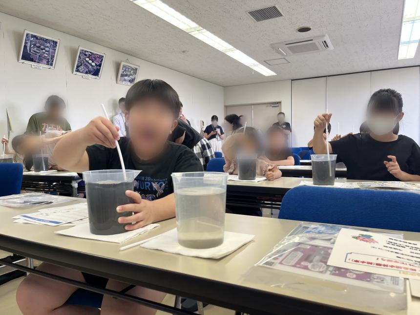 実験する様子