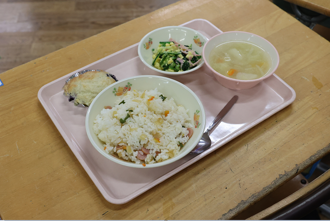 只見小給食