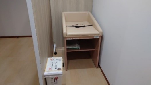 おむつ替えエレベーターホール