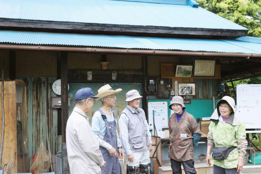談笑する様子
