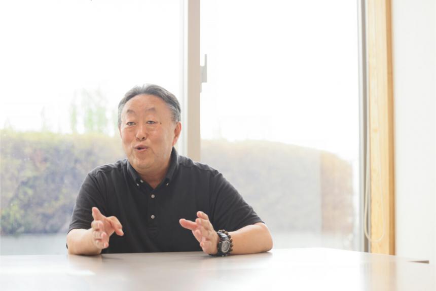 インタビューを受ける様子