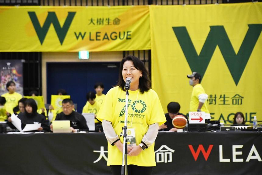 公式戦で市長が話す様子