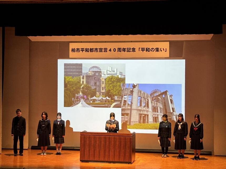 広島に派遣された中学2年生7名による派遣報告の様子2