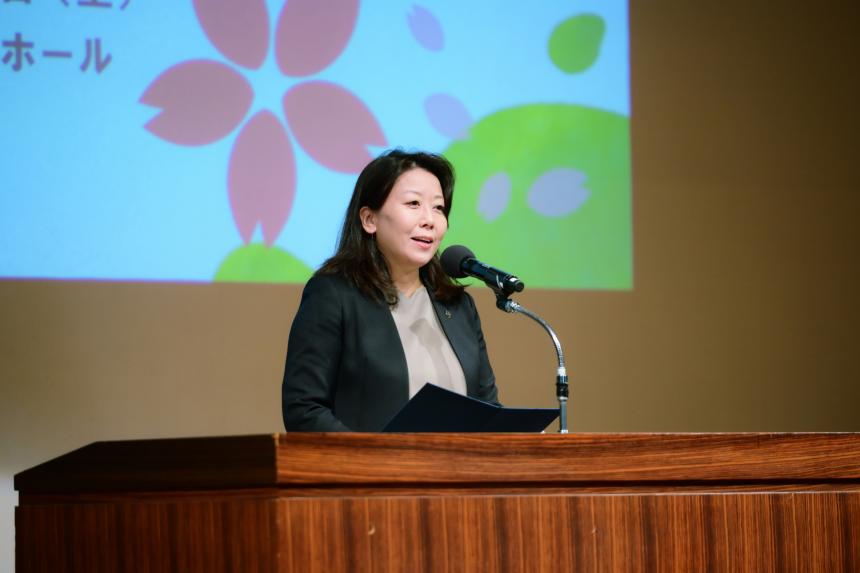柏市スポーツ顕彰授与式で話す市長